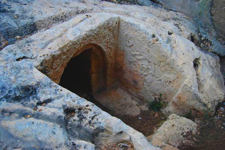 Shefaram: Byzantine Burial caves - tomb #1.