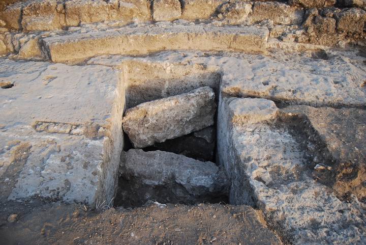 Habonim: Crypt under the church