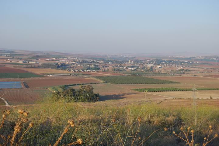 Tell Yizreel - view towards the north - Yizreel valley