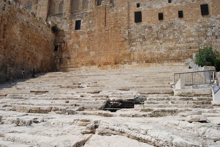 Monumantal steps that led to the temple on the south-east side.