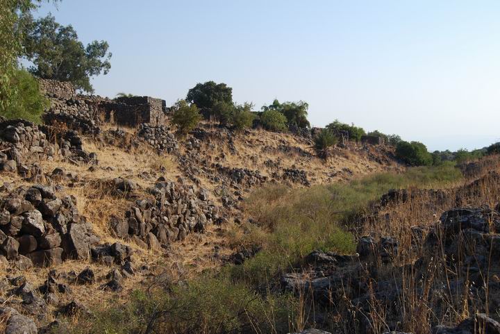 Kefar Yehudiye - the west walls - fortified by Josephus