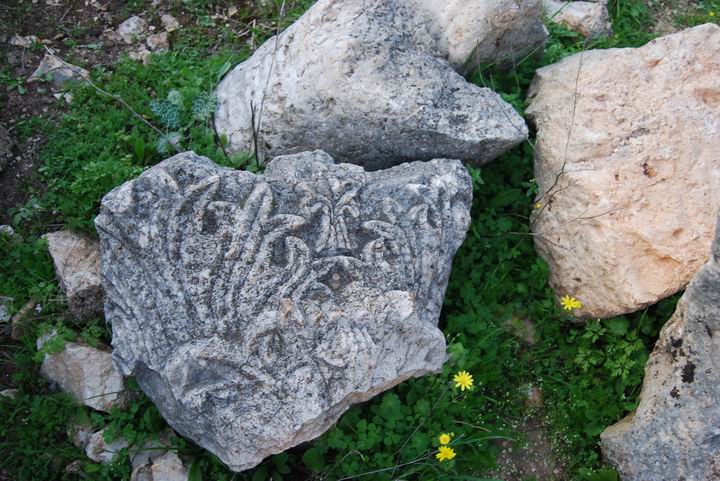Khirbet Heskek: fragments on the floor of the church