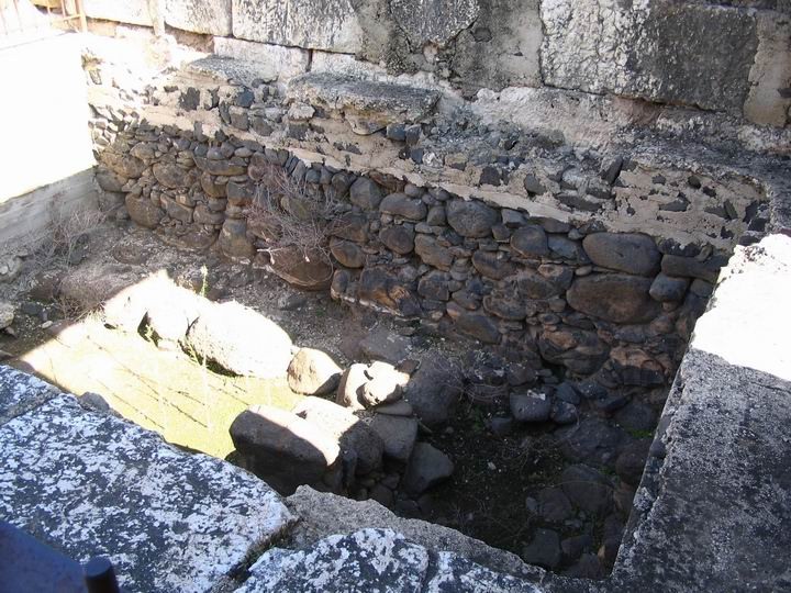 This section is on the south-east side of the main prayer room, and are parts of the old 1st C AD synagogue from Jesus times.
