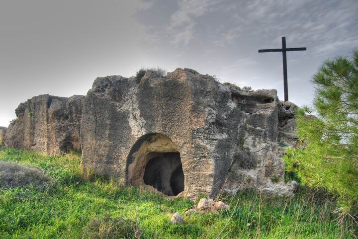 Пещера христа. Tomb Cross. Jesus Wallpaper Cross Tomb. Red Cross Tomb.