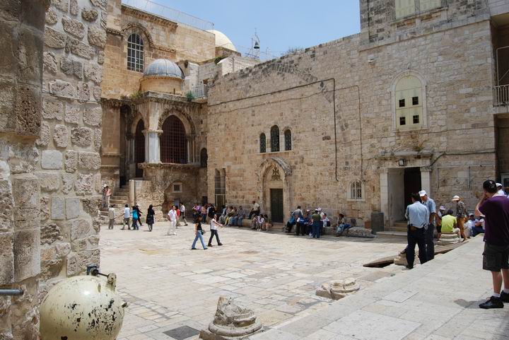 Yard in front of the Church of Holy Sepulcher.